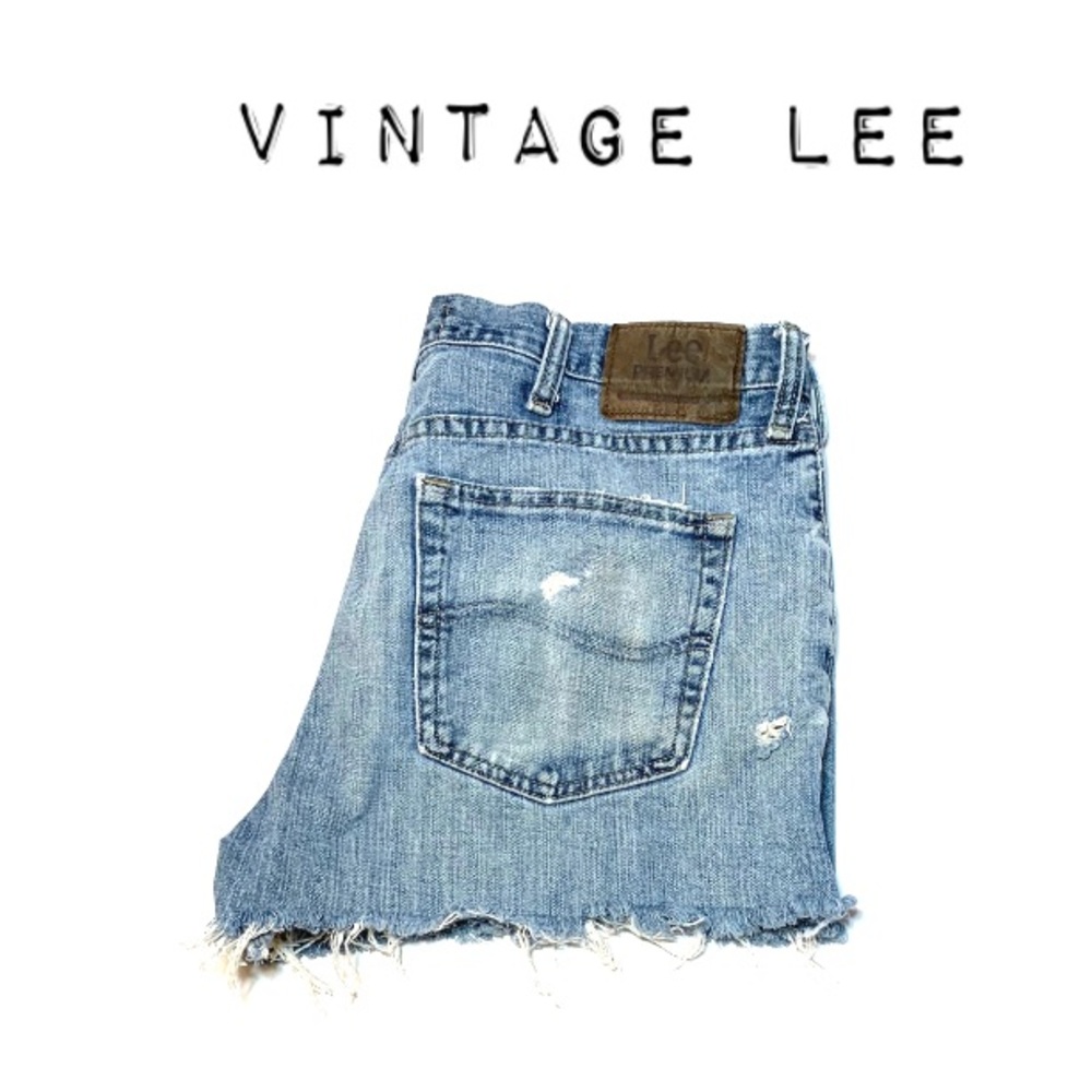 ☀️ 3/$25  Custom VTG High Waist Distressed Shorts